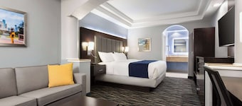 Days Inn & Suites by Wyndham Houston Hobby Airport