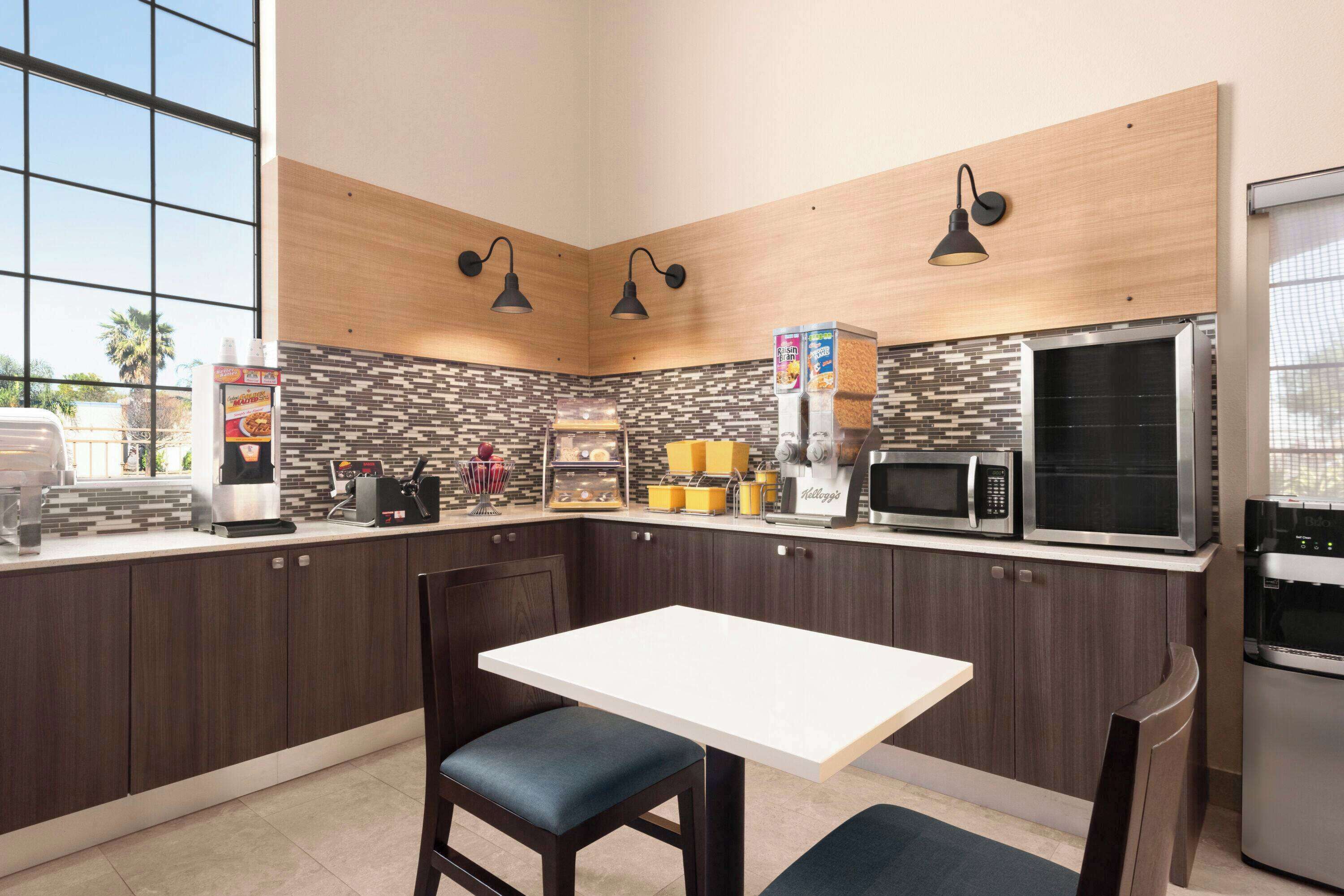 Foto - Days Inn & Suites by Wyndham Houston Hobby Airport