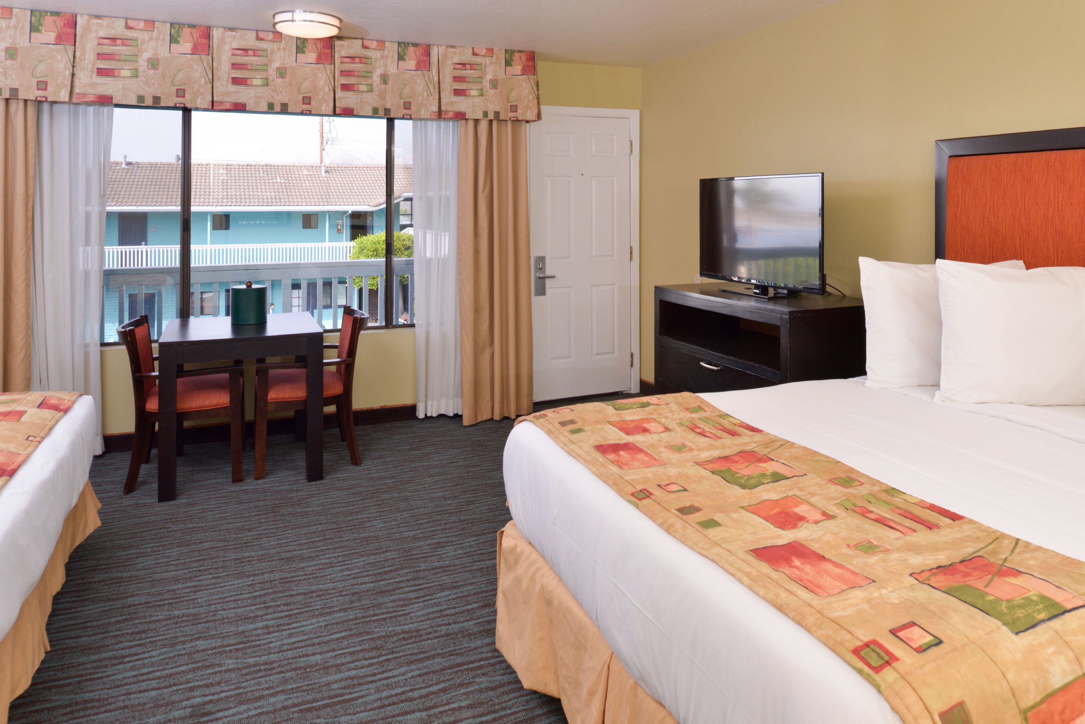 Chambre Standard, 2 grands lits | Rideaux occultants, chambres insonorisées, fer et planche à repasser