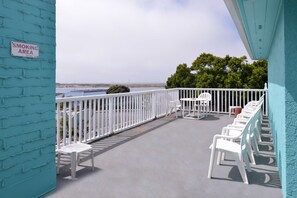 Terrace/patio - Bay View Inn (Morro Bay)