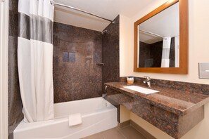 Combined shower/bathtub, hair dryer, towels