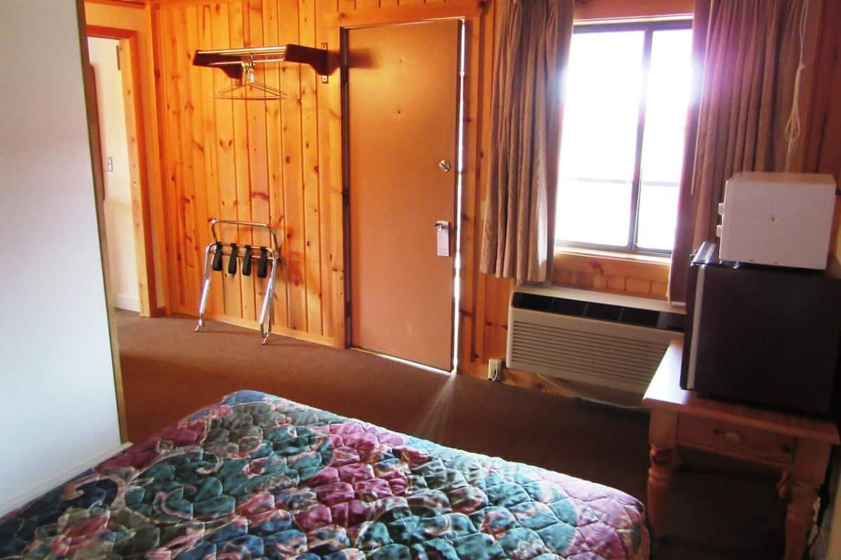 Family Room | Cribs (surcharge), rollaway beds (surcharge), WiFi (free), bed sheets