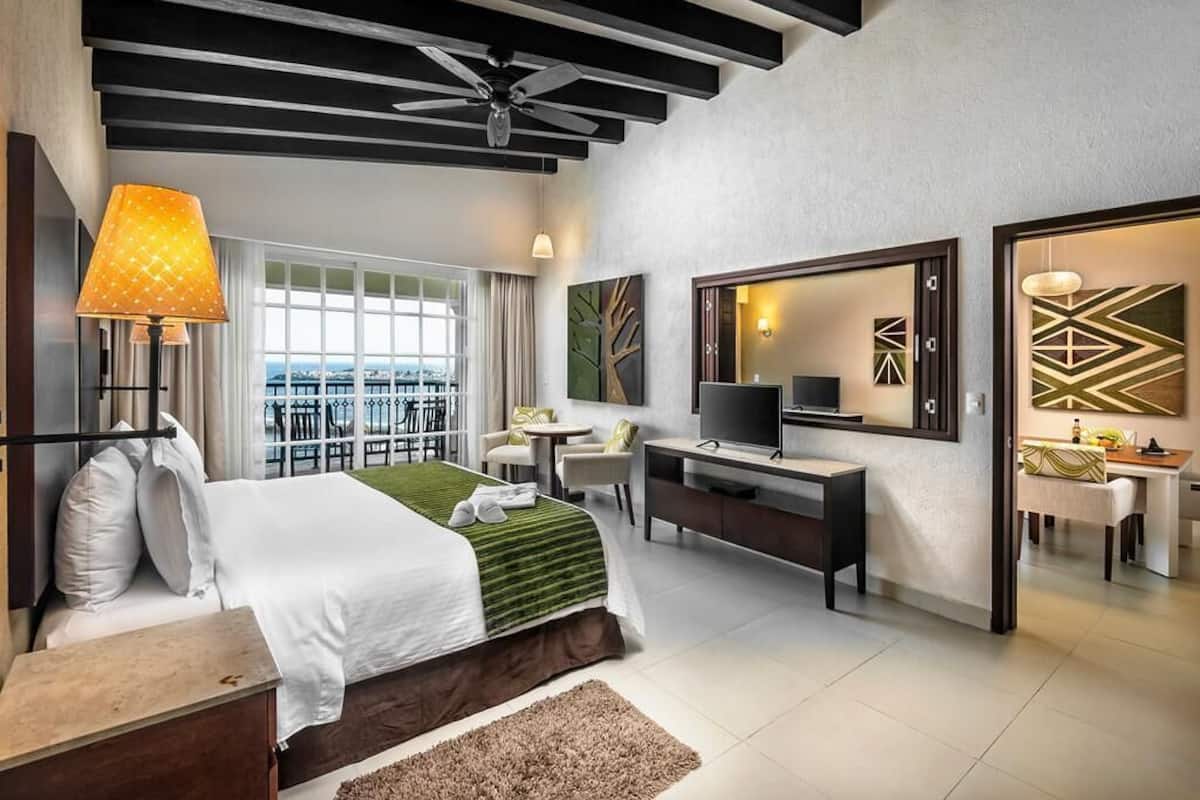 1 bedroom, premium bedding, minibar, in-room safe