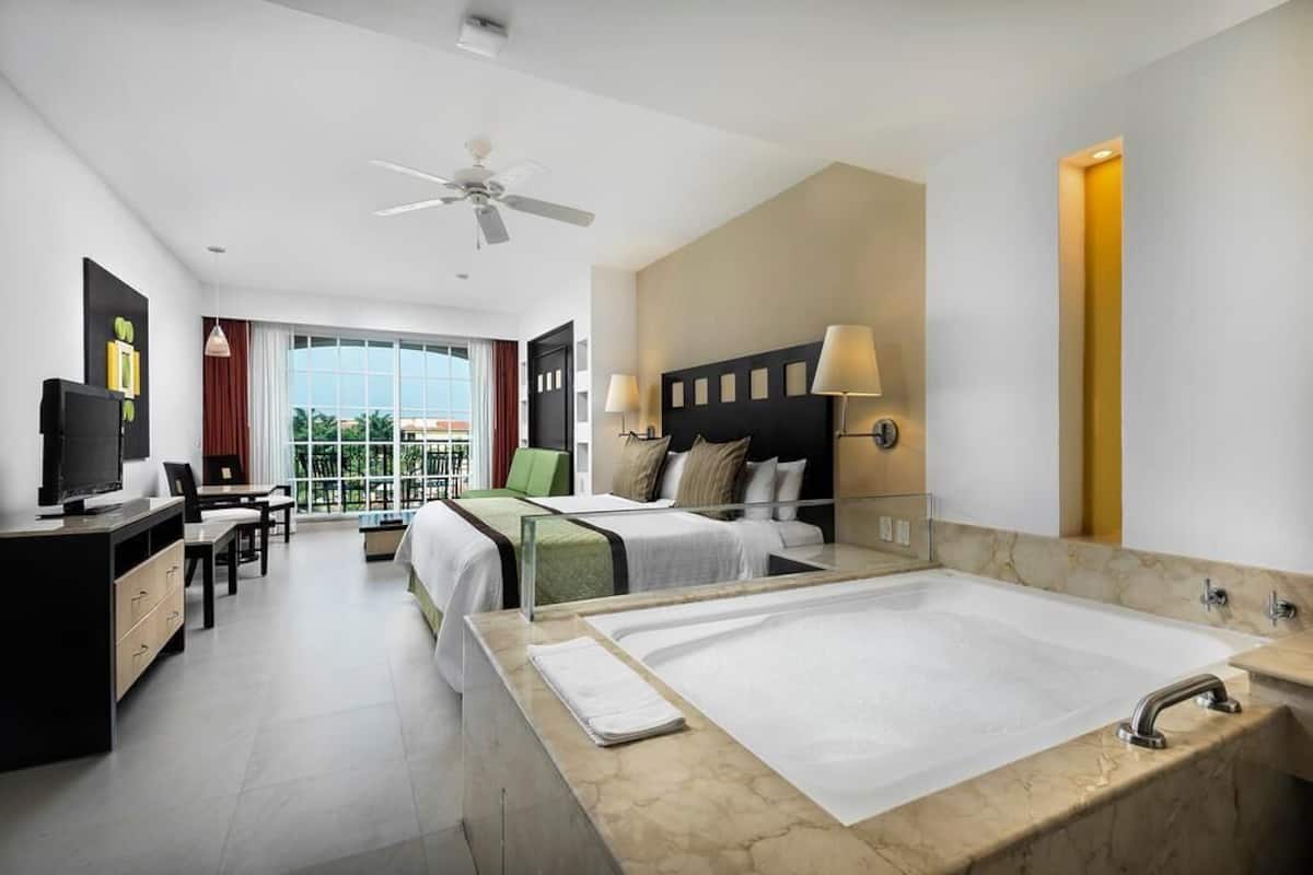 1 bedroom, premium bedding, minibar, in-room safe