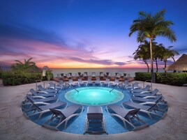 2 piscinas al aire libre, sillones reclinables de piscina