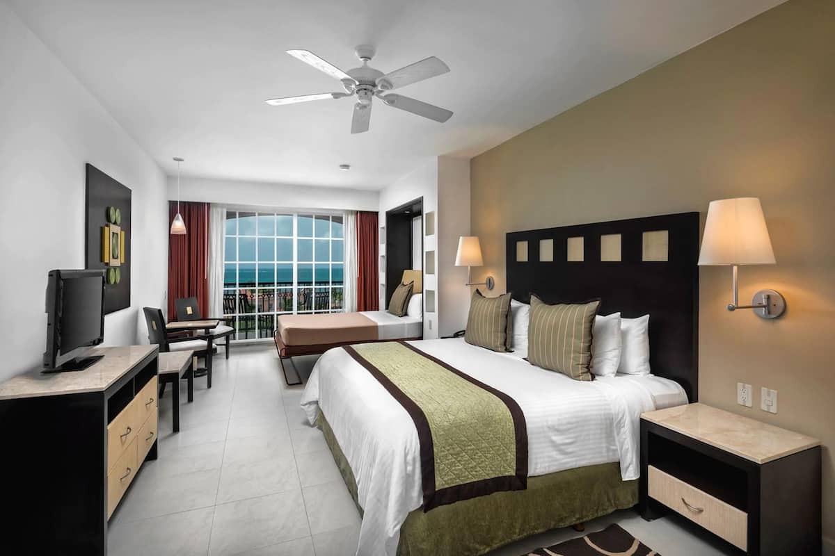 1 bedroom, premium bedding, minibar, in-room safe