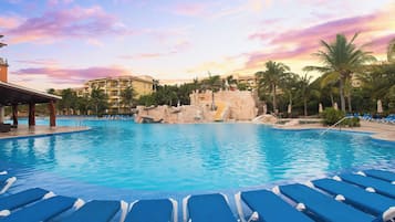 2 piscinas al aire libre, tumbonas