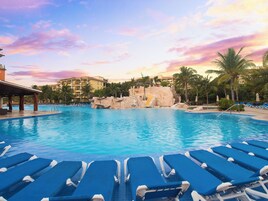 2 outdoor pools, sun loungers