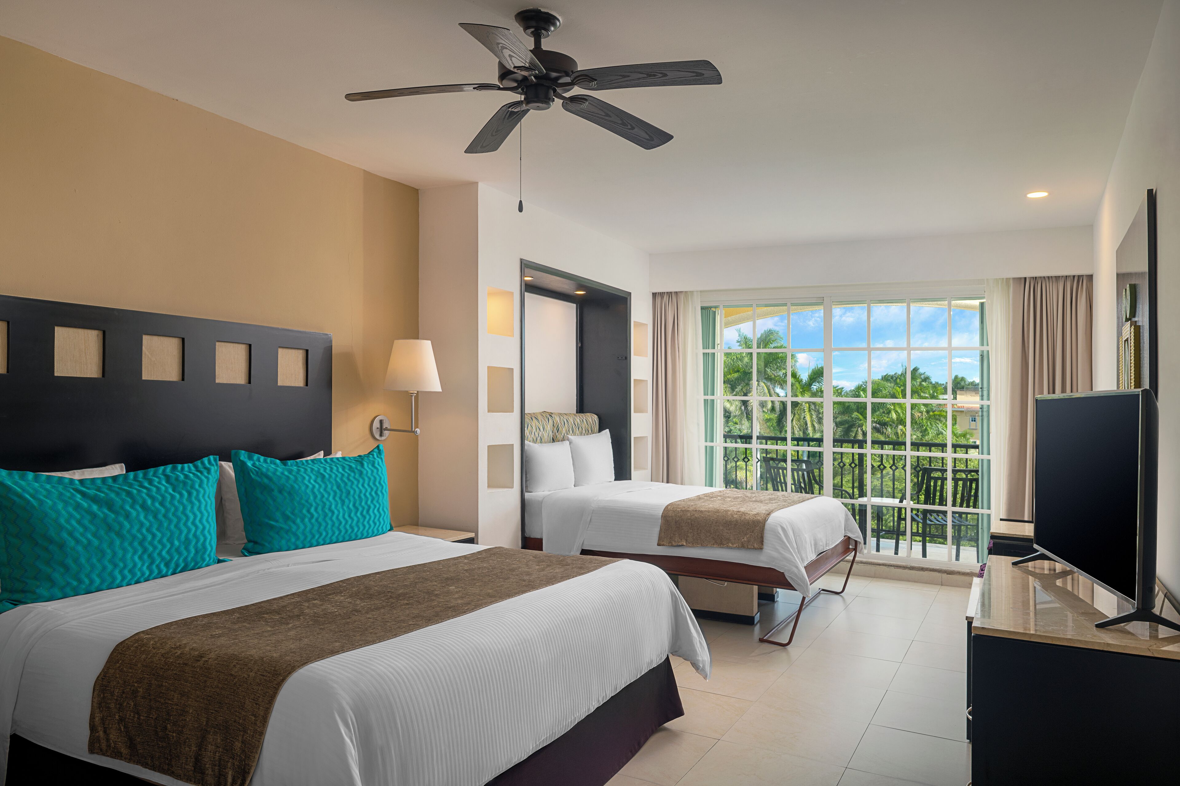 Junior Suite | Premium bedding, minibar, in-room safe, desk