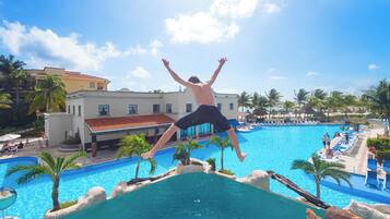 2 AuĂenpools, LiegestĂŒhle