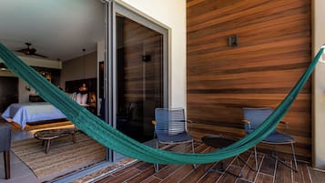 Premium bedding, minibar, in-room safe, iron/ironing board