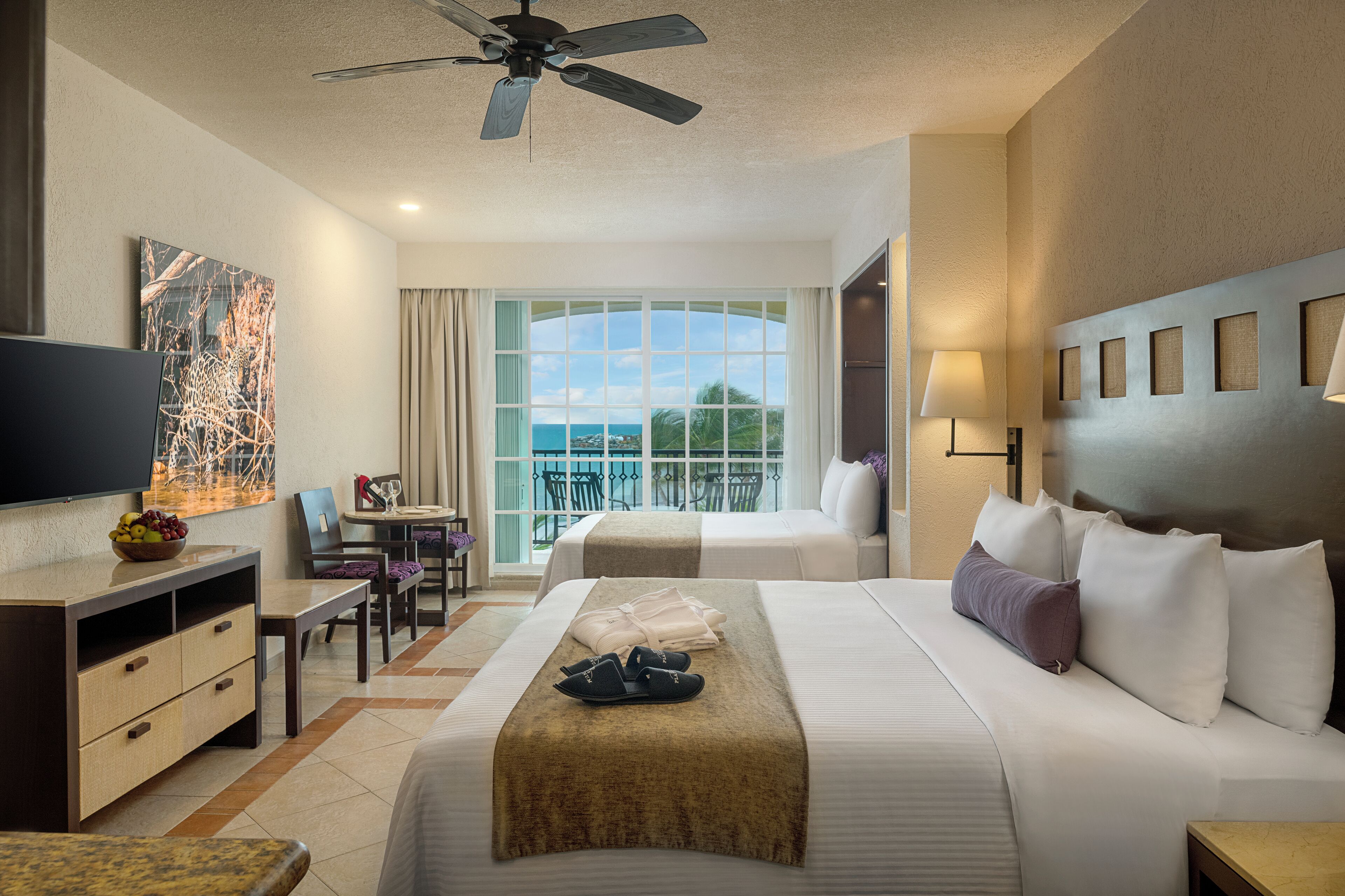 Junior Suite (Junior Suite Platinum) | Premium bedding, minibar, in-room safe, desk