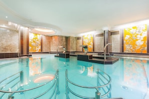 Salas de tratamiento para parejas, un sauna, baño turco