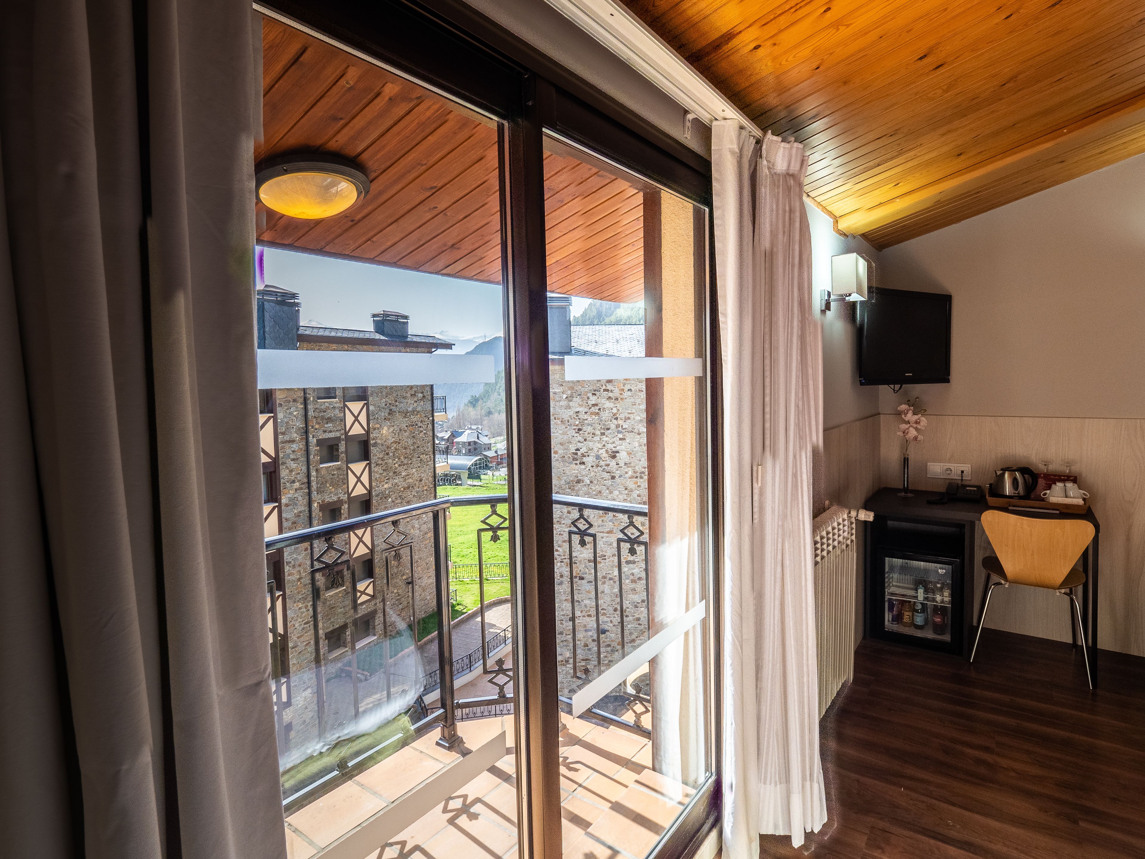 Familie driepersoonskamer, 1 slaapkamer, balkon, uitzicht op resort | Uitzicht vanuit de kamer