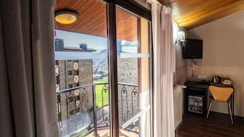 Familie driepersoonskamer, 1 slaapkamer, balkon, uitzicht op resort | Uitzicht vanuit de kamer