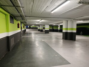 Pysäköintimahdollisuus (20 EUR per päivä)