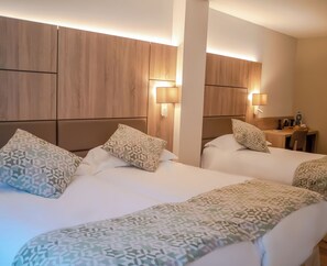 Quintuple Room | Premium bedding, down comforters, in-room safe, desk - Hotel Spa Princesa Parc (Arinsal)