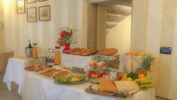 Petit déjeuner buffet (15 EUR par personne)