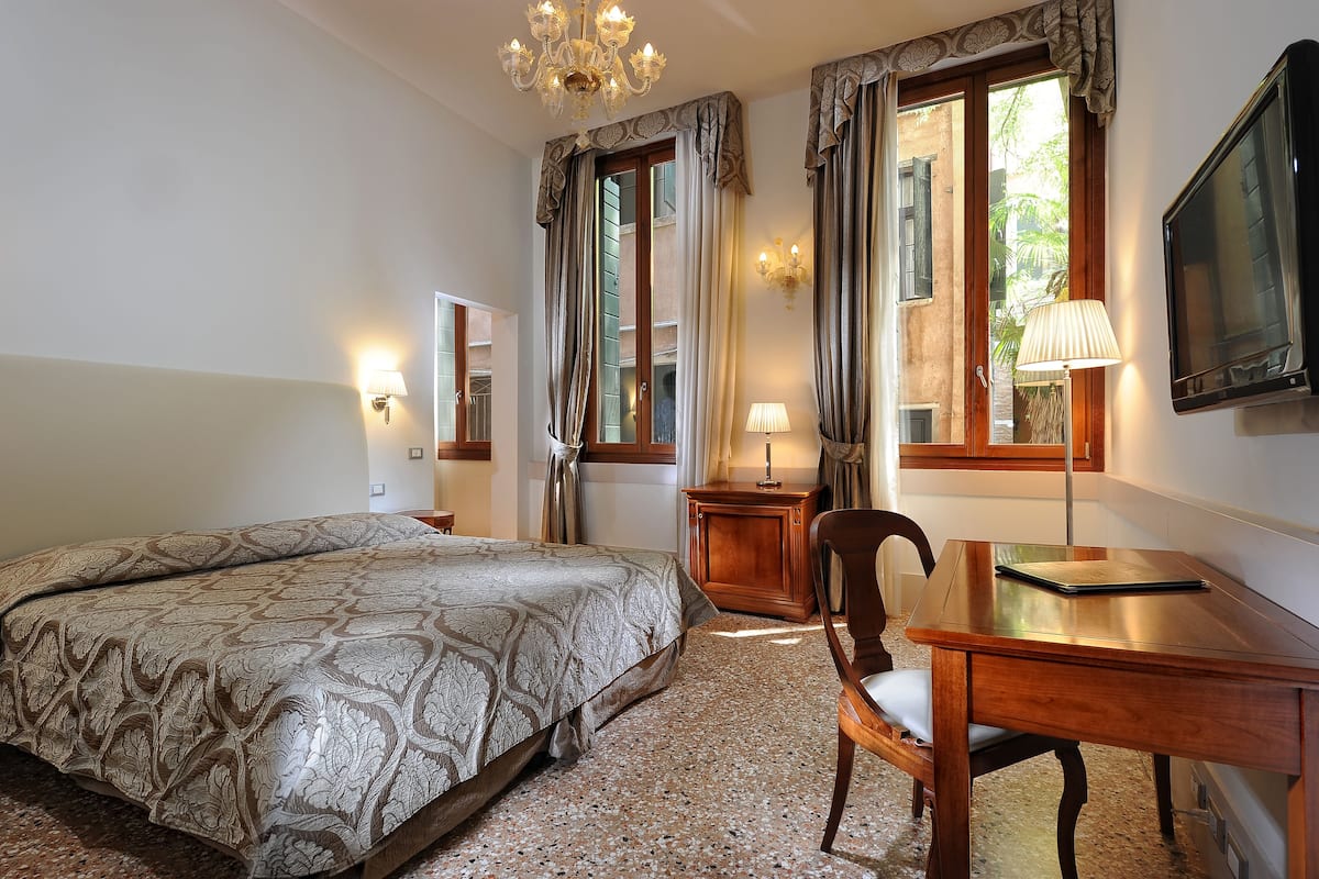 1 slaapkamer, luxe beddengoed, donzen dekbedden, een minibar