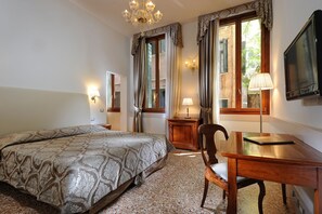 Luxe beddengoed, donsdekens, een minibar, een kluis op de kamer