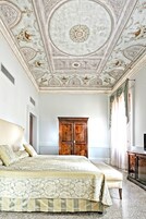Camera Deluxe con letto matrimoniale o 2 letti singoli, balcone | Biancheria da letto di alta qualità, copriletto in piuma, minibar
