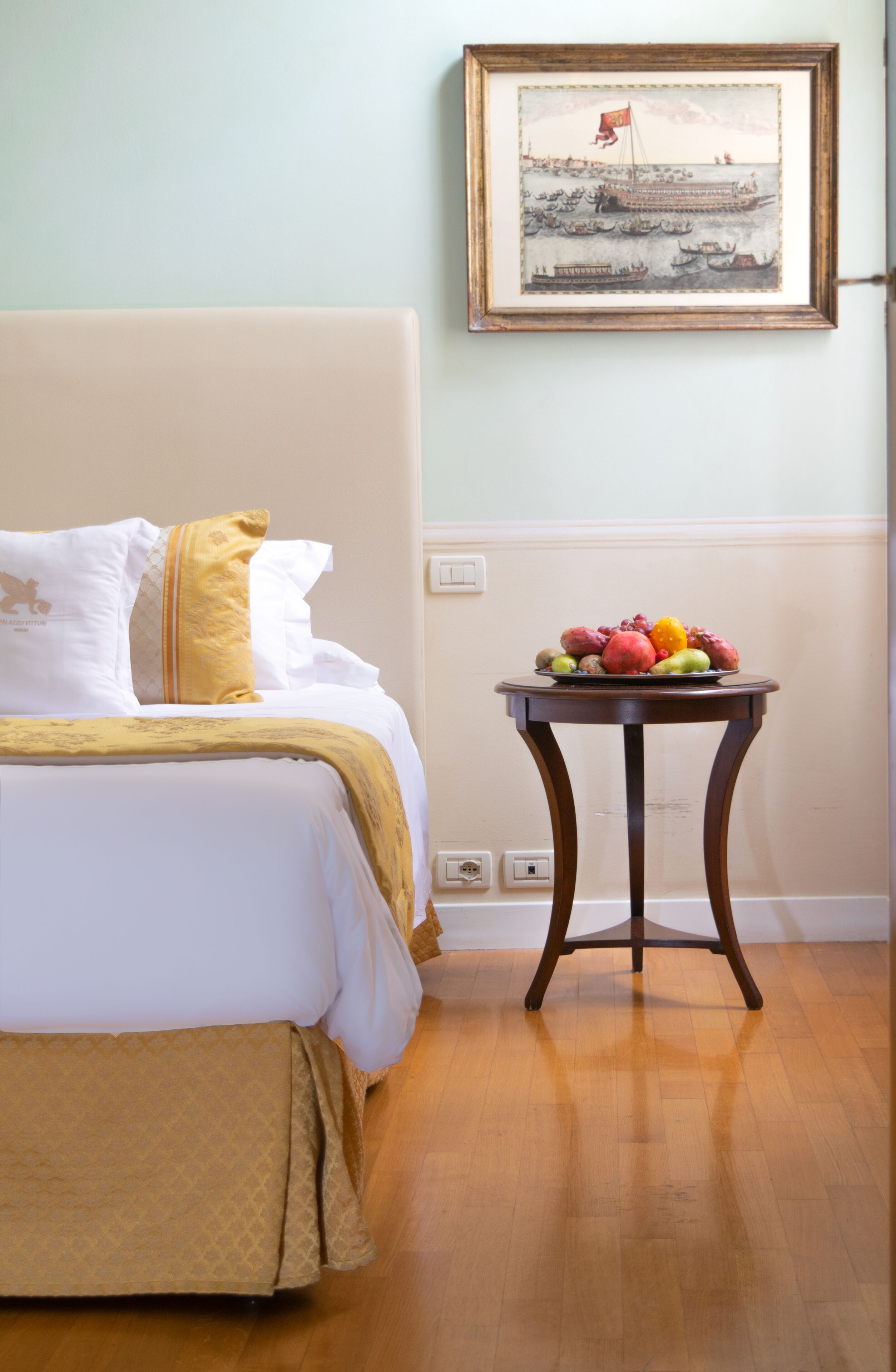 1 bedroom, premium bedding, down duvets, minibar