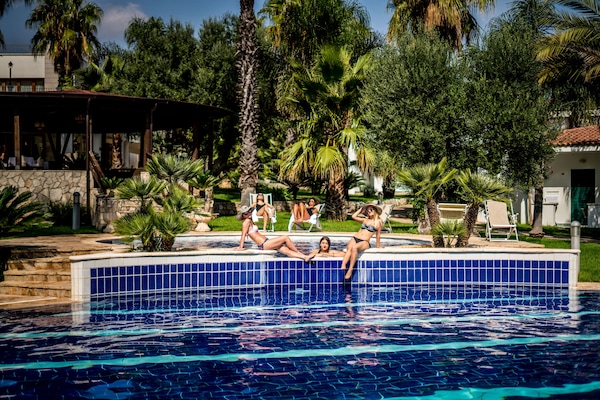 2 outdoor pools