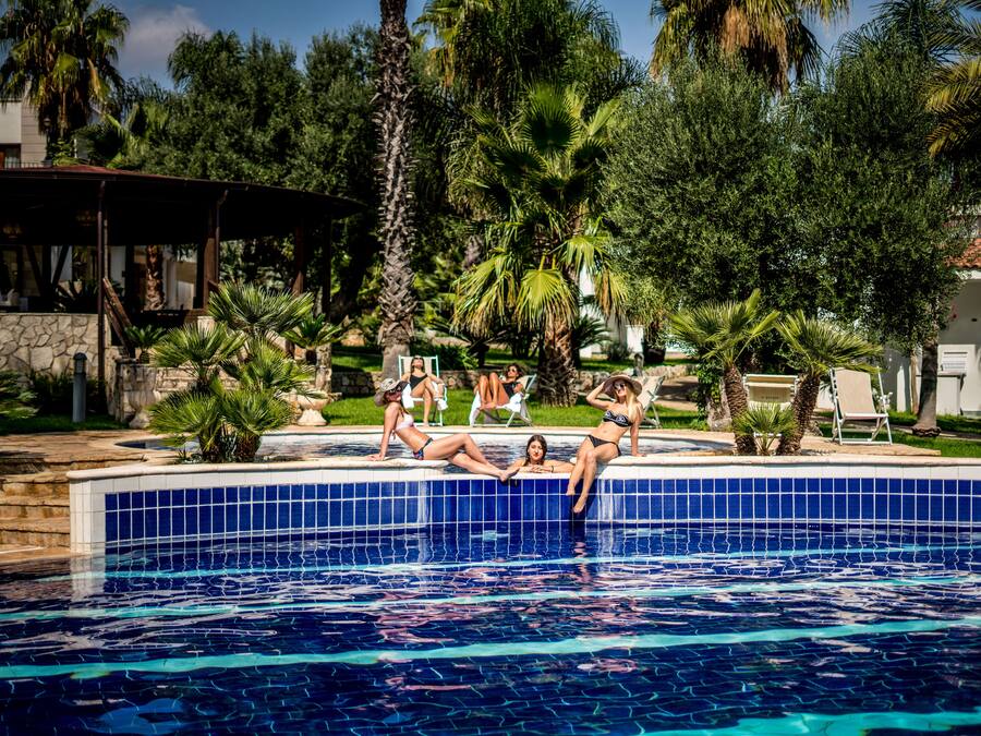 2 outdoor pools
