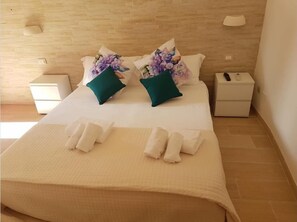 Habitación panorámica con 1 cama doble o 2 individuales | Minibar, escritorio, wifi gratis