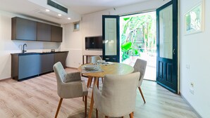 Appartamento vista giardino e mare con terrazzino | Area keluarga | Televisi 43-inci dengan saluran TV digital