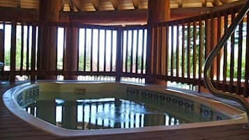 Indoor spa tub