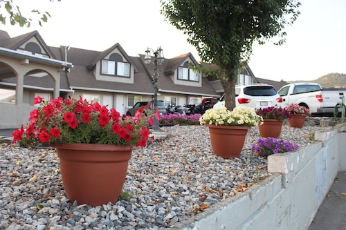 Best Budget Inn and Suites