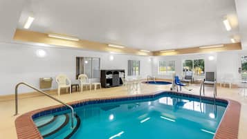 Indoor pool, sun loungers