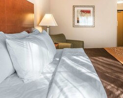 Muebles diferentes, tabla de planchar con plancha y cunas gratuitas 