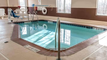 Indoor pool, sun loungers