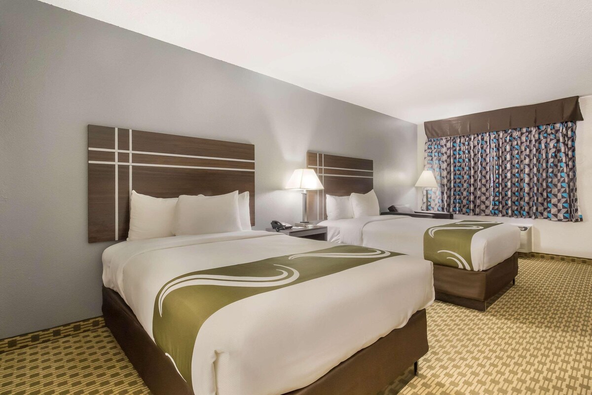 2 Double Beds, Smoking