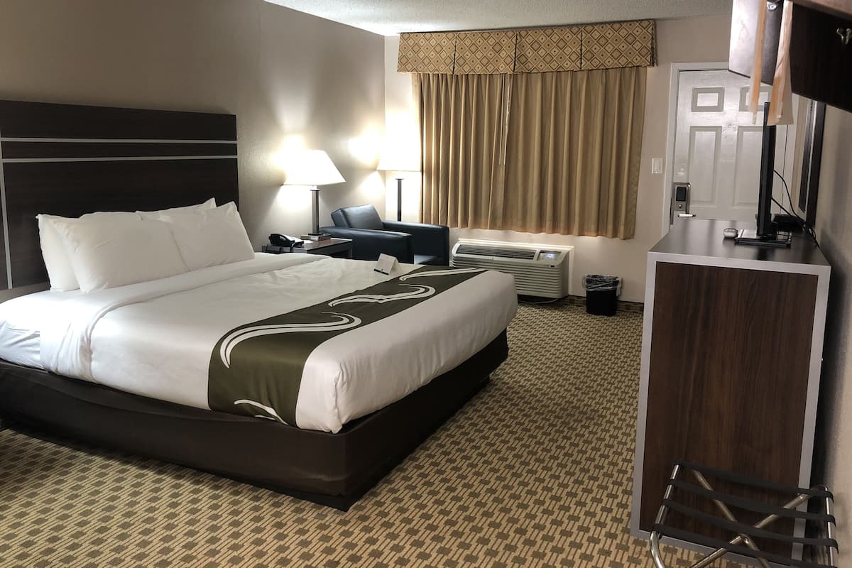 Standard Room, 1 King Bed, Smoking | Desk, iron/ironing board, free WiFi, bed sheets