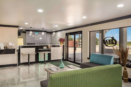 Lobby. Quality Inn Madisonville