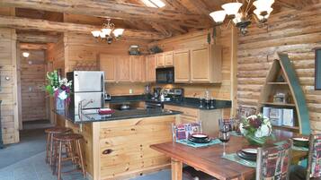 Luxury Double Room, 2 Bedrooms | Private kitchen | Coffee/tea maker