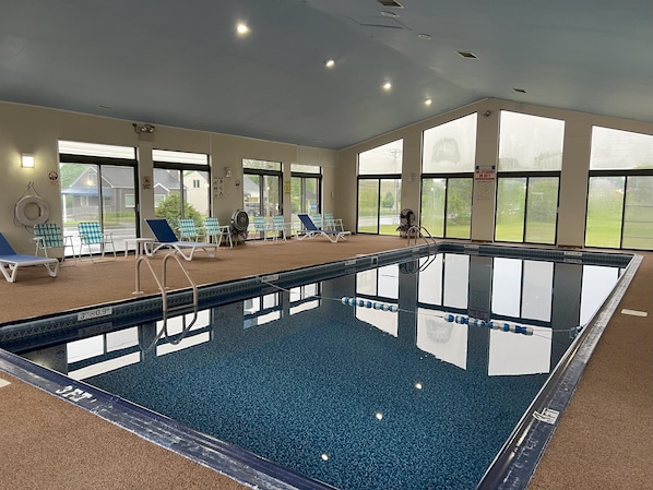 Indoor pool - Travelodge by Wyndham Hershey (Hershey)