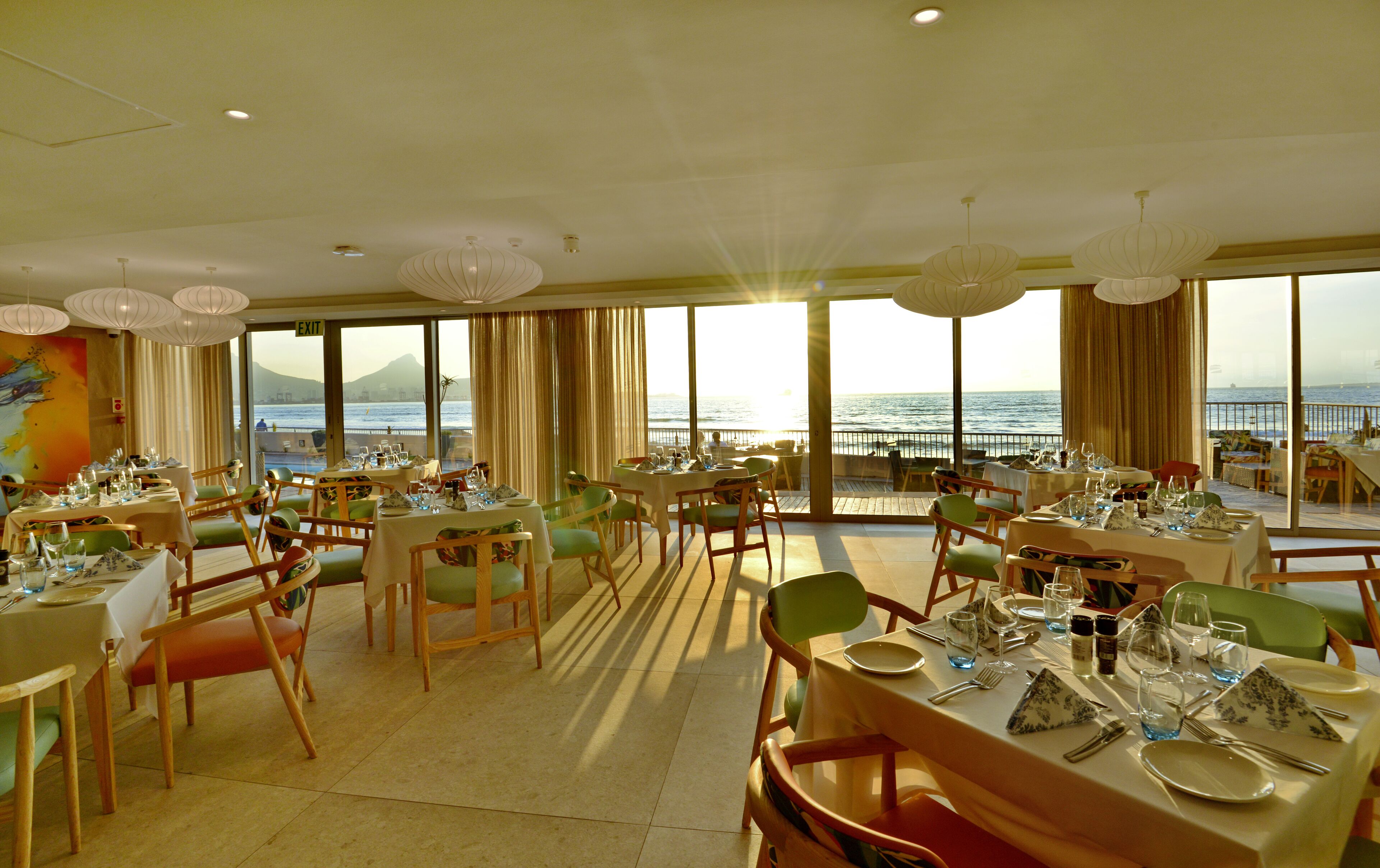 2 restaurants, breakfast served