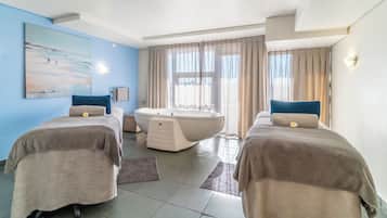 Espace de soins pour les couples, sauna, bain Ă remous, soins corporels