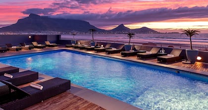 Lagoon Beach Hotel & Spa