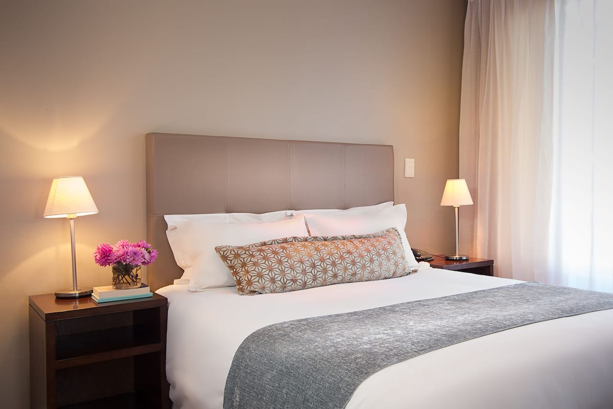 2 bedrooms, premium bedding, down comforters, pillowtop beds