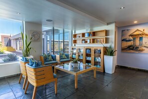 Salas de tratamiento para parejas, sauna y tina de hidromasaje 