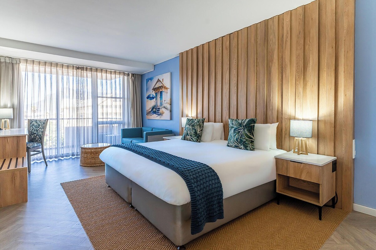 Classic Room (Twin or King) | Premium bedding, down comforters, pillowtop beds, in-room safe