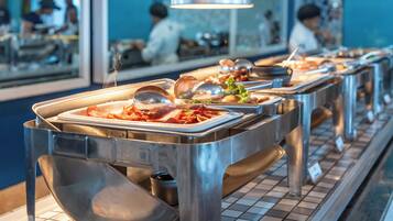 朝食 (ビュッフェ)、毎日提供 (1 名様 265 ZAR)