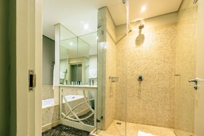 Suite, 2 chambres | Salle de bain