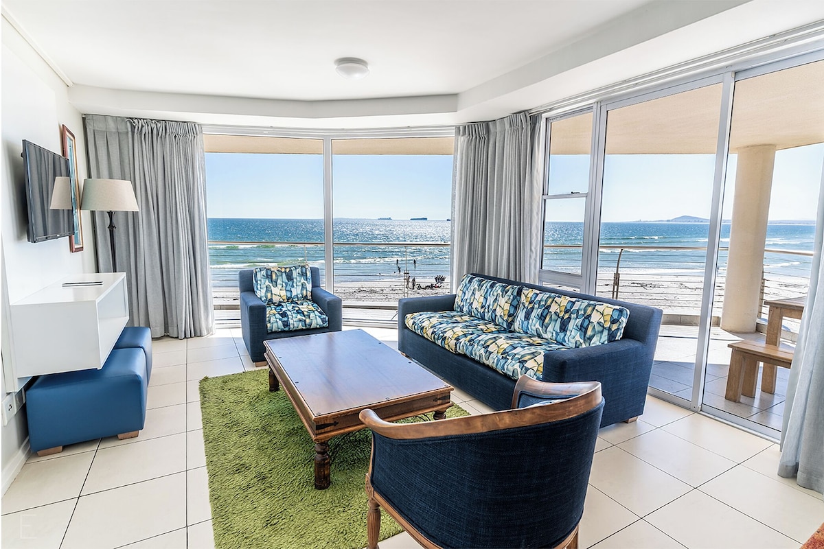 Self Catering Apartment Sea View | Living area | LCD TV