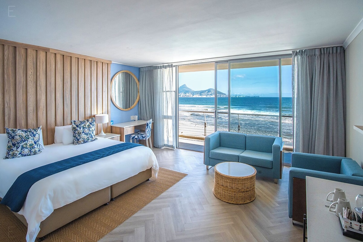  Full Sea Facing King or Twin Room | Premium bedding, down comforters, pillowtop beds, in-room safe